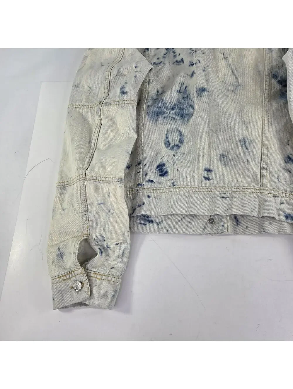 Free People Rumors Jeans Jacket Size L Blue Tie Dye Denim Button Moto Jackets - Picture 12 of 13